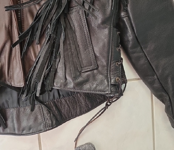 Women's Black Fringe Leather Jacket - Stylish Western-Inspired - Picture 4 of 10